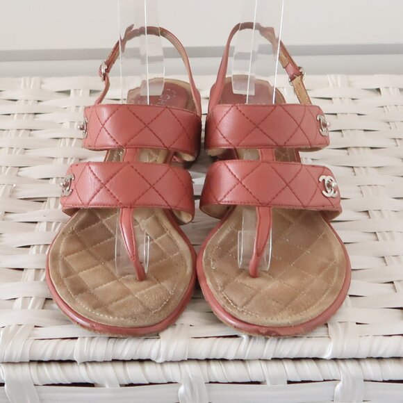Chanel Quilted Leather Logo Sandals – Designer Summer Slides in Coral Pink - Picture 12 of 16